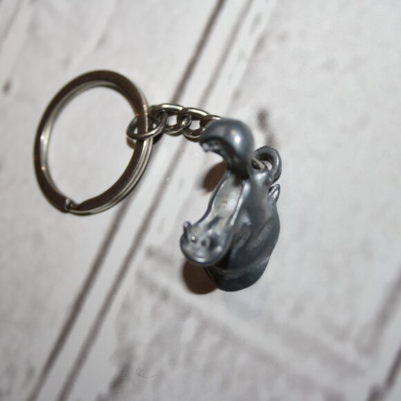 🦛🎲 Jumanji Hippopotamus Silver Keychain – 3 3/8" Movie Promo · Collector’s - Picture 3 of 5